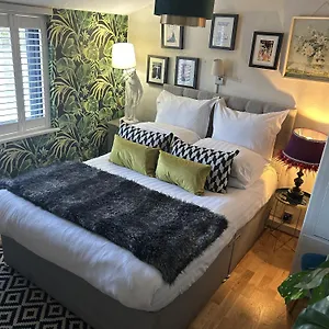 Maison Claire 3*, Chester United Kingdom